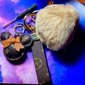 Keychain set with pompom